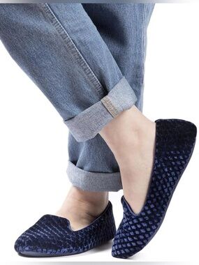 Velour Closed Back Memory Foam Quilted Slipper Black slip ons SIZE 9 NWT